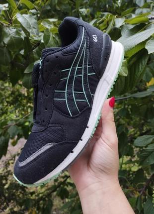 Кросівки asics