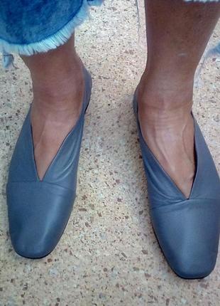 Стильні нові шкіряні туфлі next.5 фото