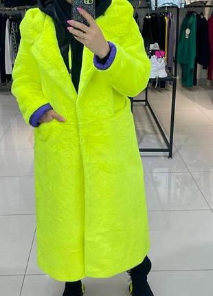 Неоново лимонно салатовая,и неоново малиновая дэми шубка с капюшоном.