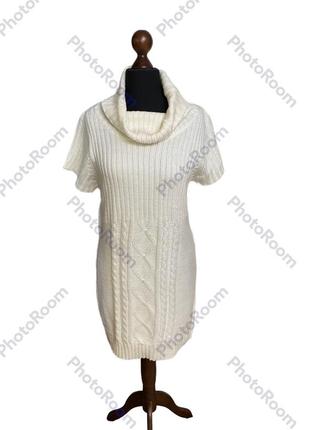 Вязане плаття в молочному кольорі