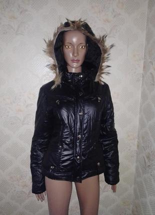 Коротка чорна куртка на осінь весну