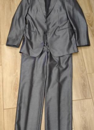 Чоловічий костюм