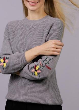 Женский вязаный кашемировый свитер с вышивкой