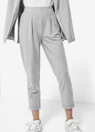 Штани жіночі класичні в полоску bershka