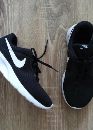 Кроссовки оригинальные nike p.33