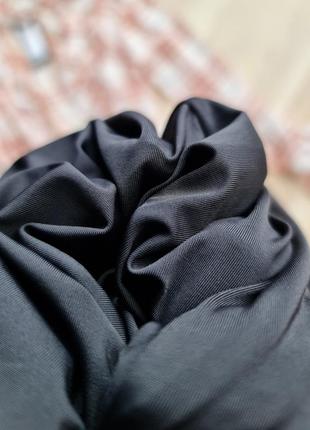 Короткое платье на бретельках черная комбинация еластичная4 фото