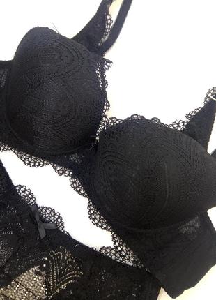 Комплект фирмы  weiysi .размер 90с. немного маломерит в обьеме