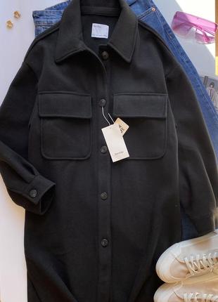 Чорне ,тепле пальто - сорочка  від bershka