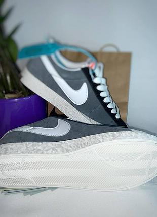Nike 4
