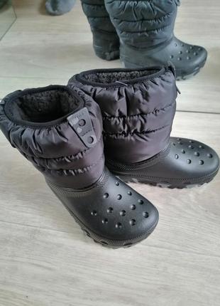 Дитячі зимові черевики крокс crocs kids classic neo puff boot6 фото