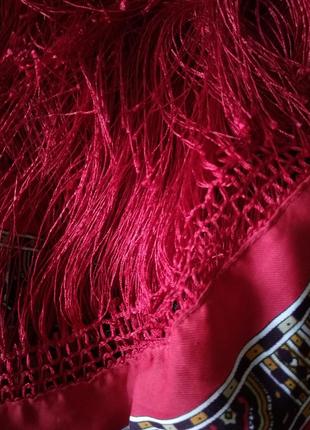 Очаровательный нарядный платок красный с этно орнаментом и бахромой5 фото