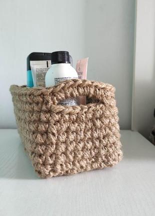Прямокутна корзина із джуту. органайзер. в'язана корзина.