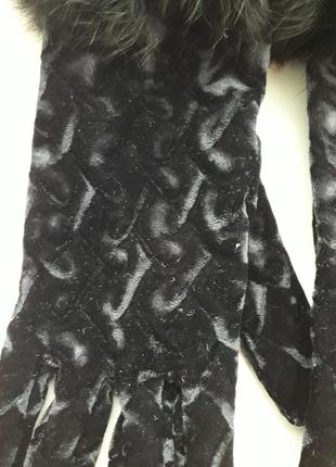Нові перчатки
велюр і натуральне хутро.2 фото