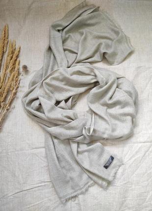 Широкий кашемировый шарф палантин однотонный серый базовый непал