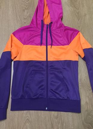 Яркая спортивная кофта на замке