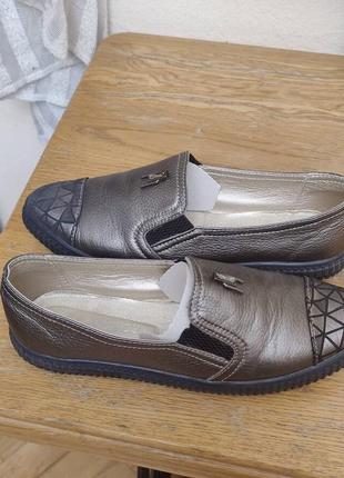 Шкіряні оливкові туфлі1 фото