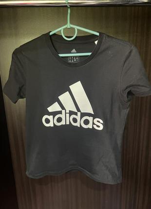 Чёрная оригинальная футболка adidas, новая, идеально подойдёт на размер xs,s,m