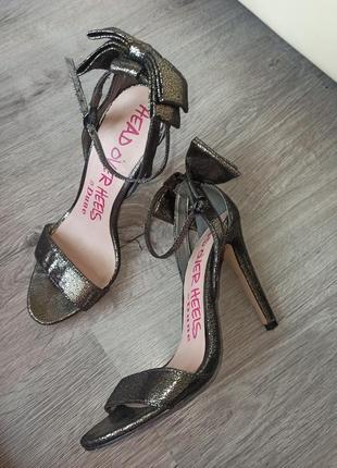 Шикарні босоніжки