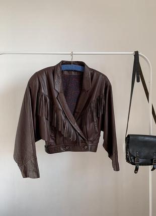 Вінтажна коричнева шкіряна куртка в ковбойському стилі. винтажная эксклюзивная кожаная куртка в ковбойском стиле