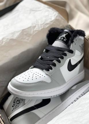 Зимові кросівки nike air jordan 1 retro white grey black2 фото