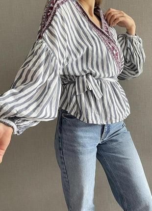 Лляна блуза з вишивкою4 фото
