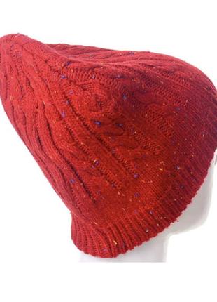 Трикотажна червона шапка з в’язкою косами1 фото