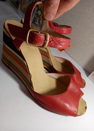 Фірмові жіночі босоніжки minelli