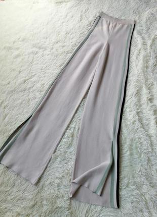 Довгі трикотажні штани палаццо з лампасами длинные вязаные штаны палаццо с лампасами