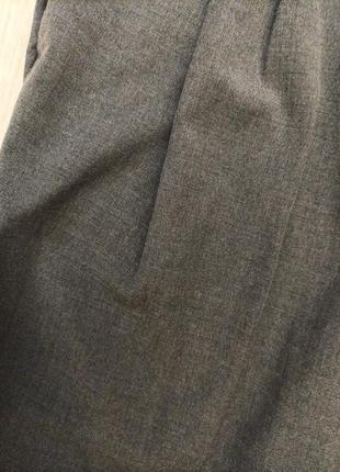 Серые базовые брюки с защипами h&m, размер 38.9 фото