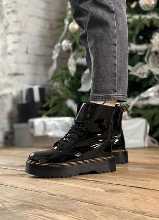 Женские демисезонные ботинки dr. martens jadon лаковые (мартинсы)