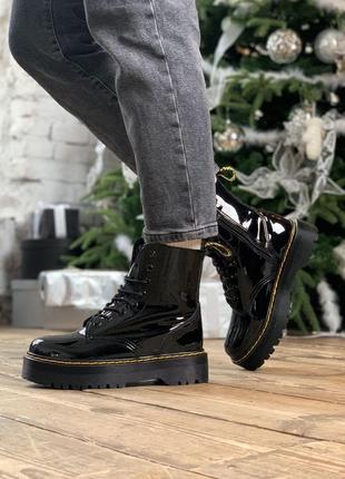 Женские демисезонные ботинки dr. martens jadon лаковые (мартинсы)2 фото