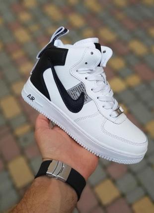 Теплые зимние кожаные кроссовки на меху nike air force  белые с чёрным высокие женские зимние кроссовки найк