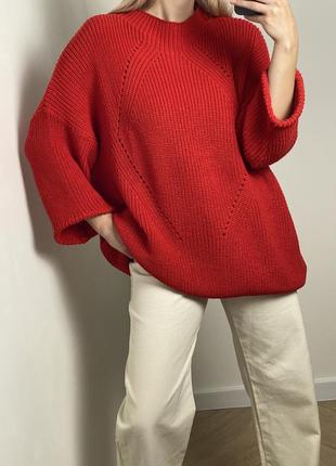 Красный свитер оверсайз