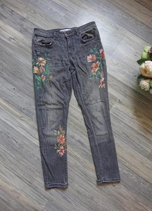 Женские джинсы zara в цветы джинсовые брюки штаны размер 46/482 фото
