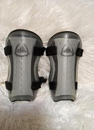 Щитки для футболу