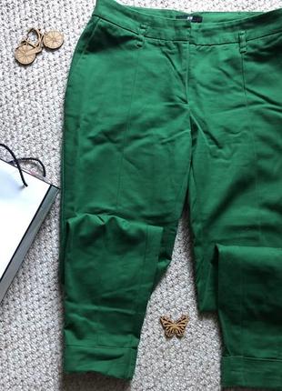 Стильні класичні брюки смарагдового кольору,високої посадки , завужені бренду h&m