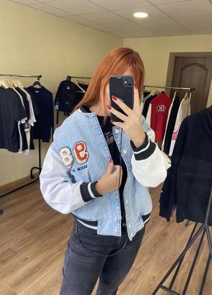 Джинсова куртка bershka