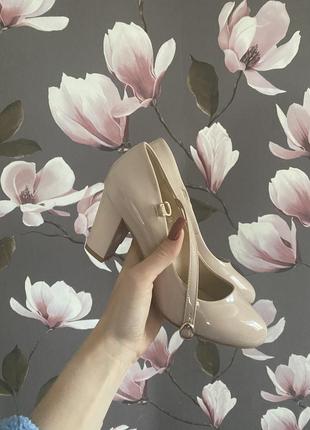 Туфли бежевые лаковые