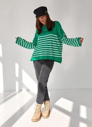Женский зеленый свитер оверсайз с удлиненной спинкой6 фото