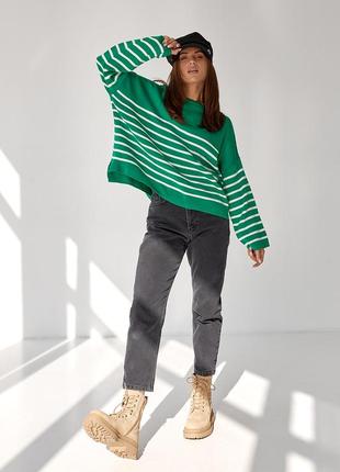 Женский зеленый свитер оверсайз с удлиненной спинкой3 фото