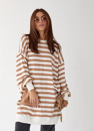 Женский легкий длинный кофейный свитер оверсайз  в полоску с карманом5 фото