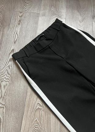 Цупкі чорні штани з лампасами4 фото