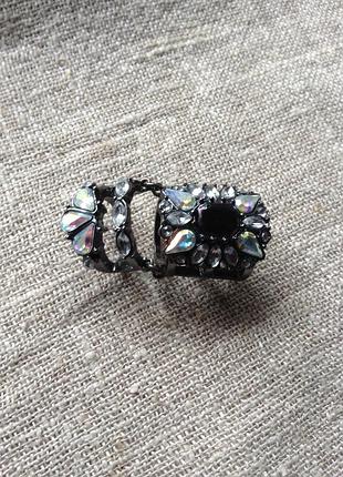 Кільце з австрійськими кристалами.