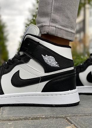 Кросівки жіночи 2