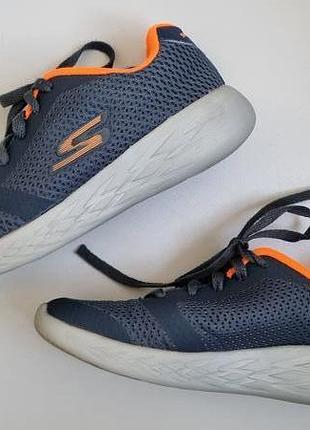 Легкі кросівки для хлопчика  skechers 33 розмір.