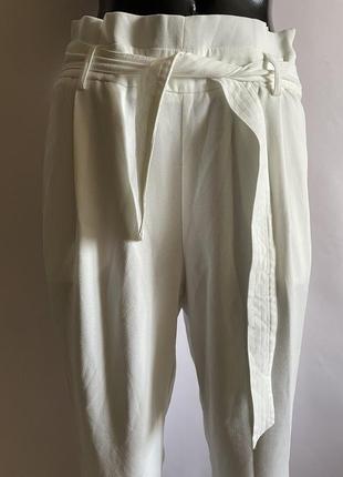 Білі штани stradivarius