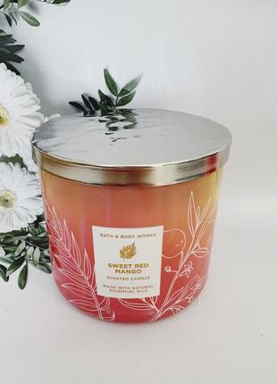 Свеча 3-фителя sweet red mango от bath and body works