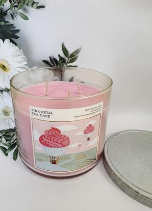 Свічка 3-фітіля pink petal tea cake від bath and body works2 фото