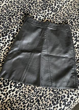 Черная юбка из эко кожи zara basic xs