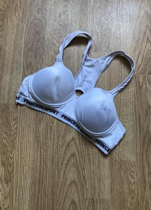 Спортивный топ с чашкой